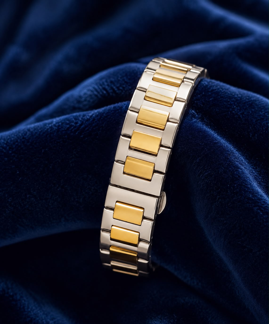 Patek Philippe _ Luxury wrist watch _ Black textured dial